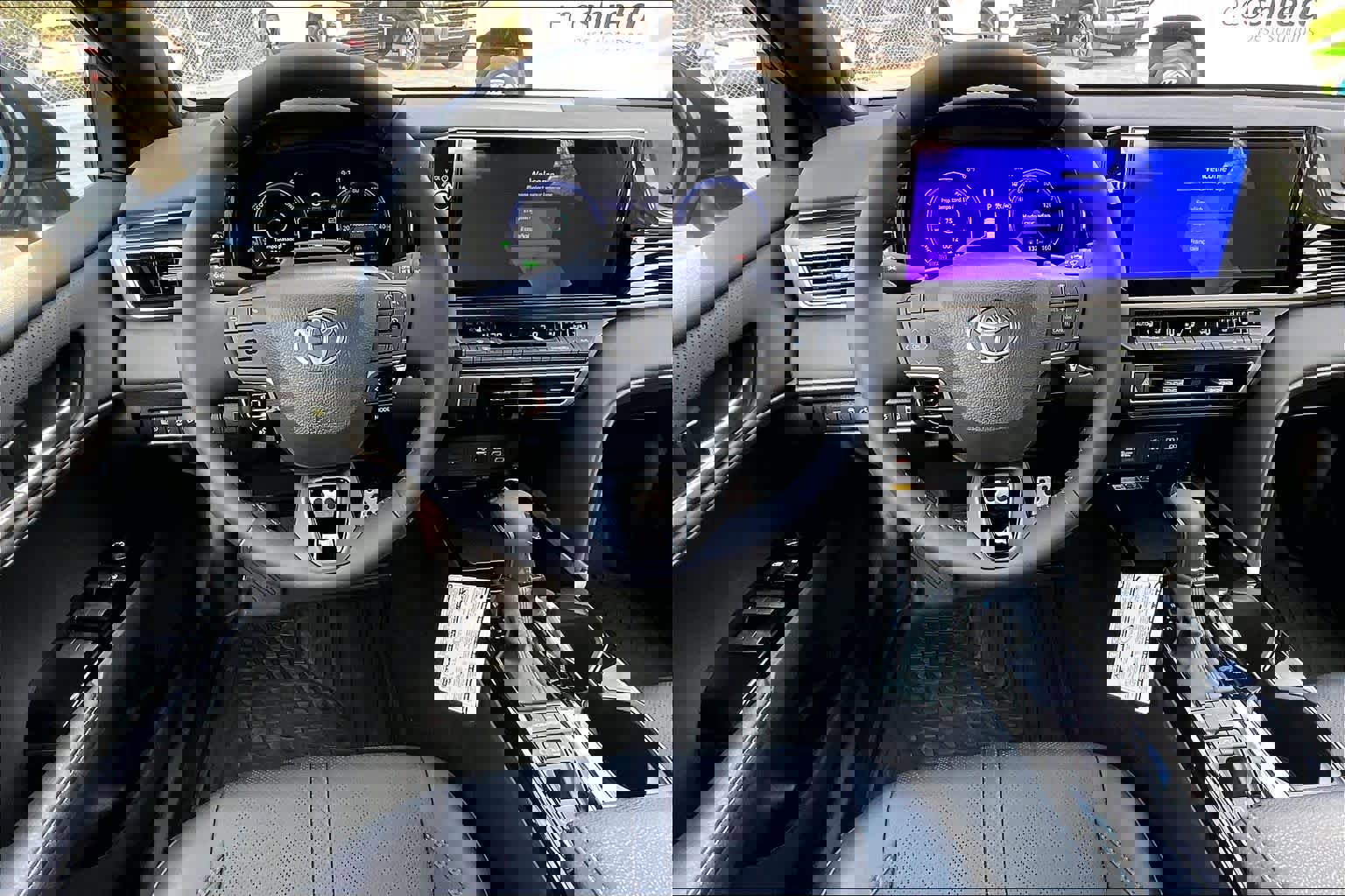 Used 2025 Toyota Camry XSE image 6