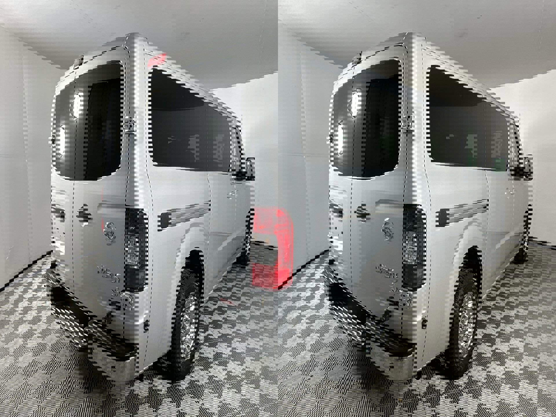 Used 2018 Nissan NV 3500 SV w/ Navigation Package image 11