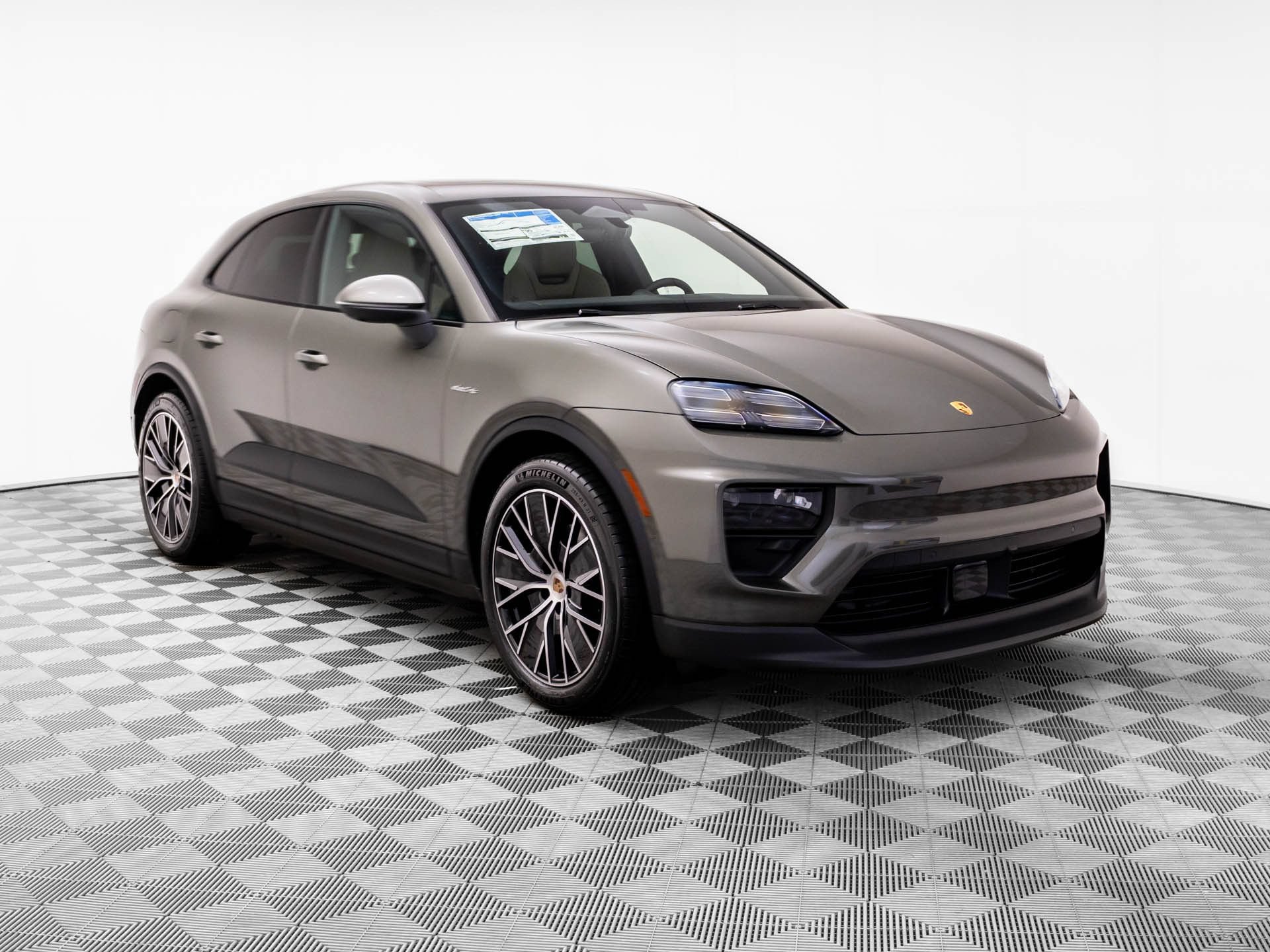 New 2026 Porsche Macan 4 Electric AWD/4WD image 6