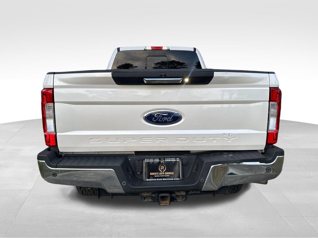Used 2017 Ford F250 Lariat w/ Lariat Value Package AWD/4WD image 4