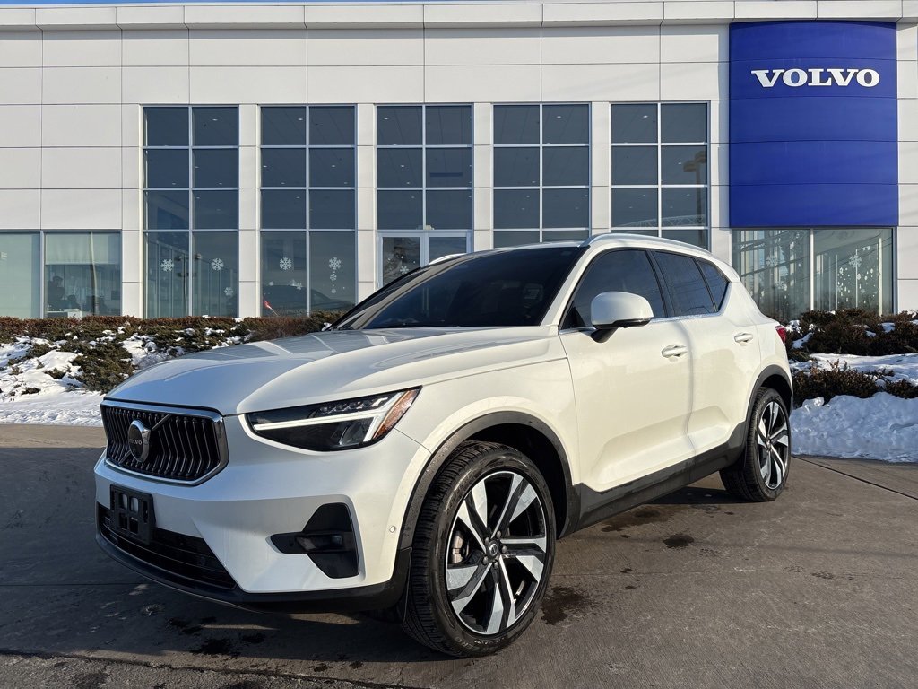 Certified 2023 Volvo XC40 B5 Plus w/ Protection Package Premier image 42
