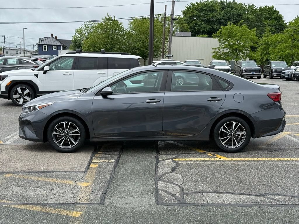 Used 2023 Kia Forte LXS FWD image 2