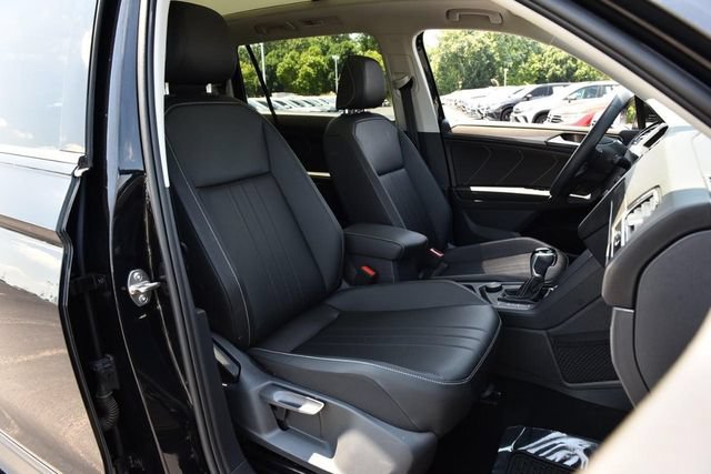 Certified 2023 Volkswagen Tiguan SE w/ Panoramic Sunroof Package AWD/4WD image 20