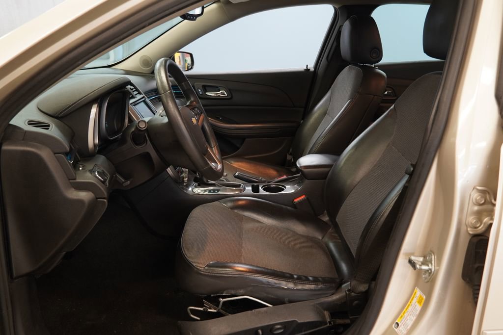 Used 2015 Chevrolet Malibu LT w/ Power Convenience Package FWD image 5