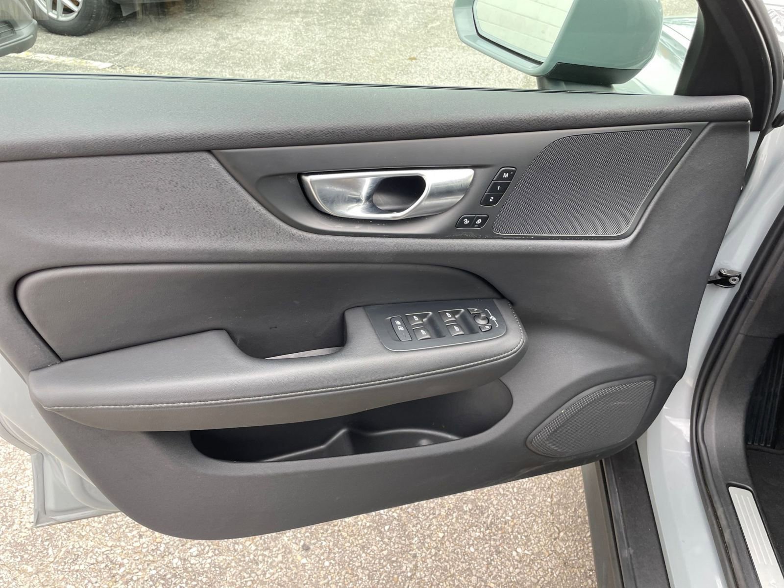 Used 2025 Volvo V60 B5 Cross Country Plus image 20