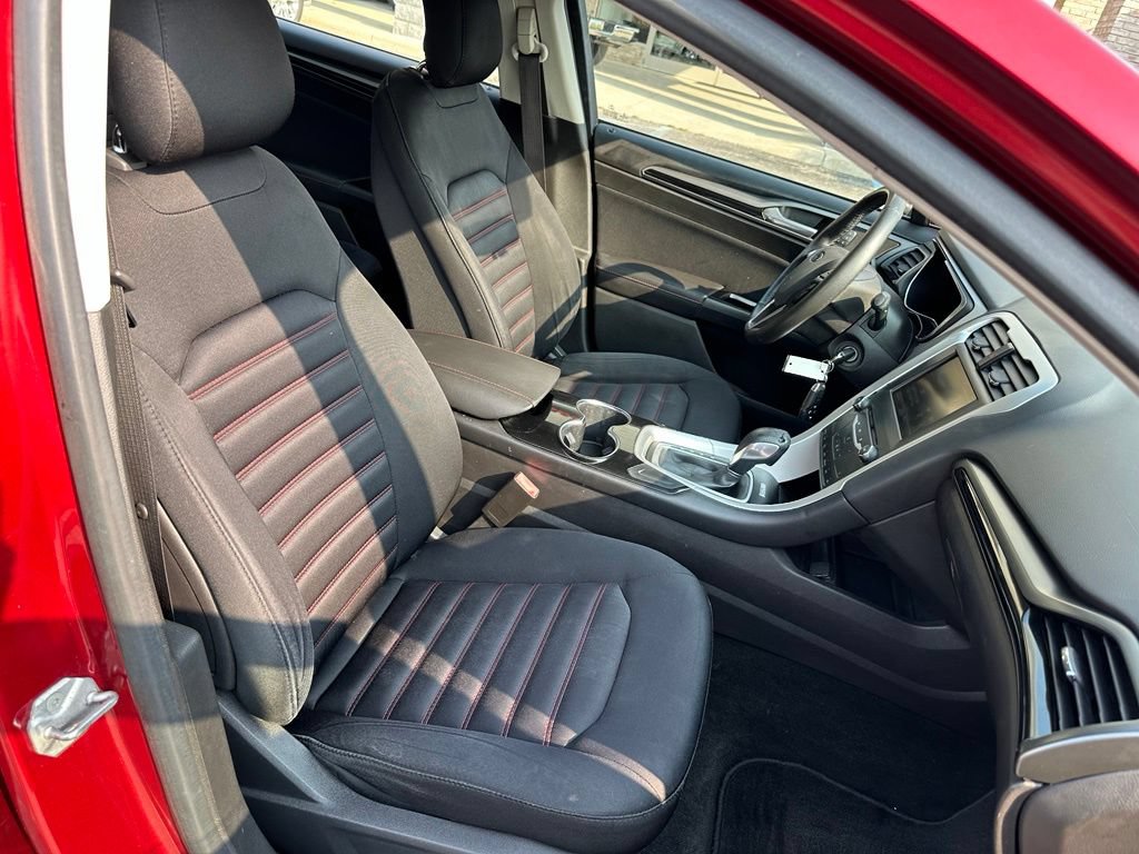 Used 2014 Ford Fusion SE w/ Equipment Group 201A FWD image 29