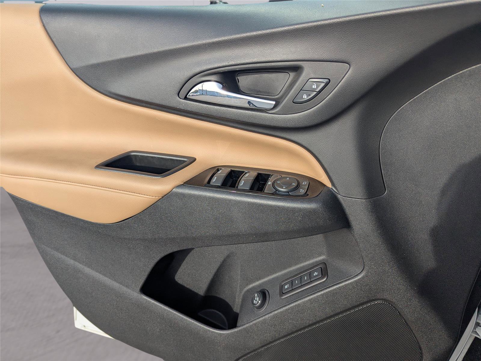 Used 2022 Chevrolet Equinox Premier image 19