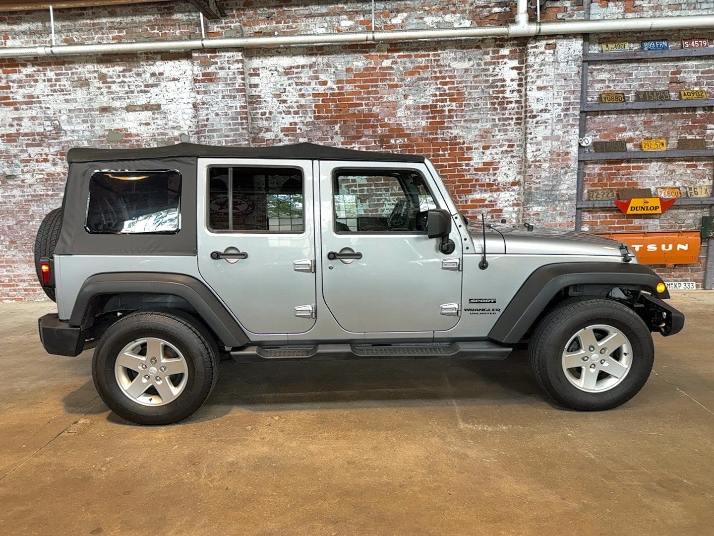 Used 2013 Jeep Wrangler Unlimited Sport AWD/4WD image 2