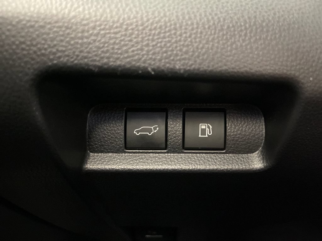 Certified 2025 Toyota Crown Signia AWD/4WD image 28