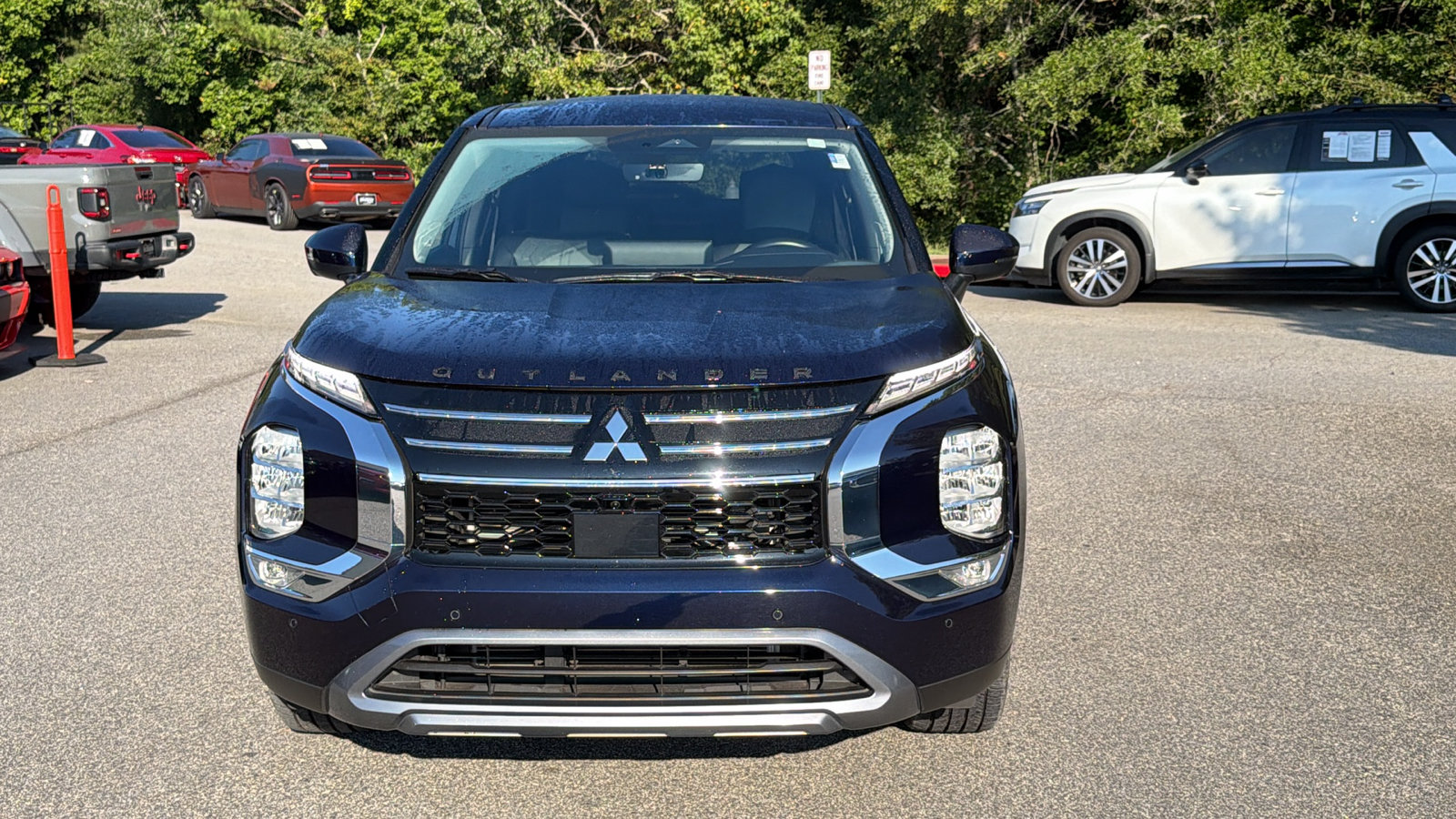 Used 2025 Mitsubishi Outlander SE FWD image 3