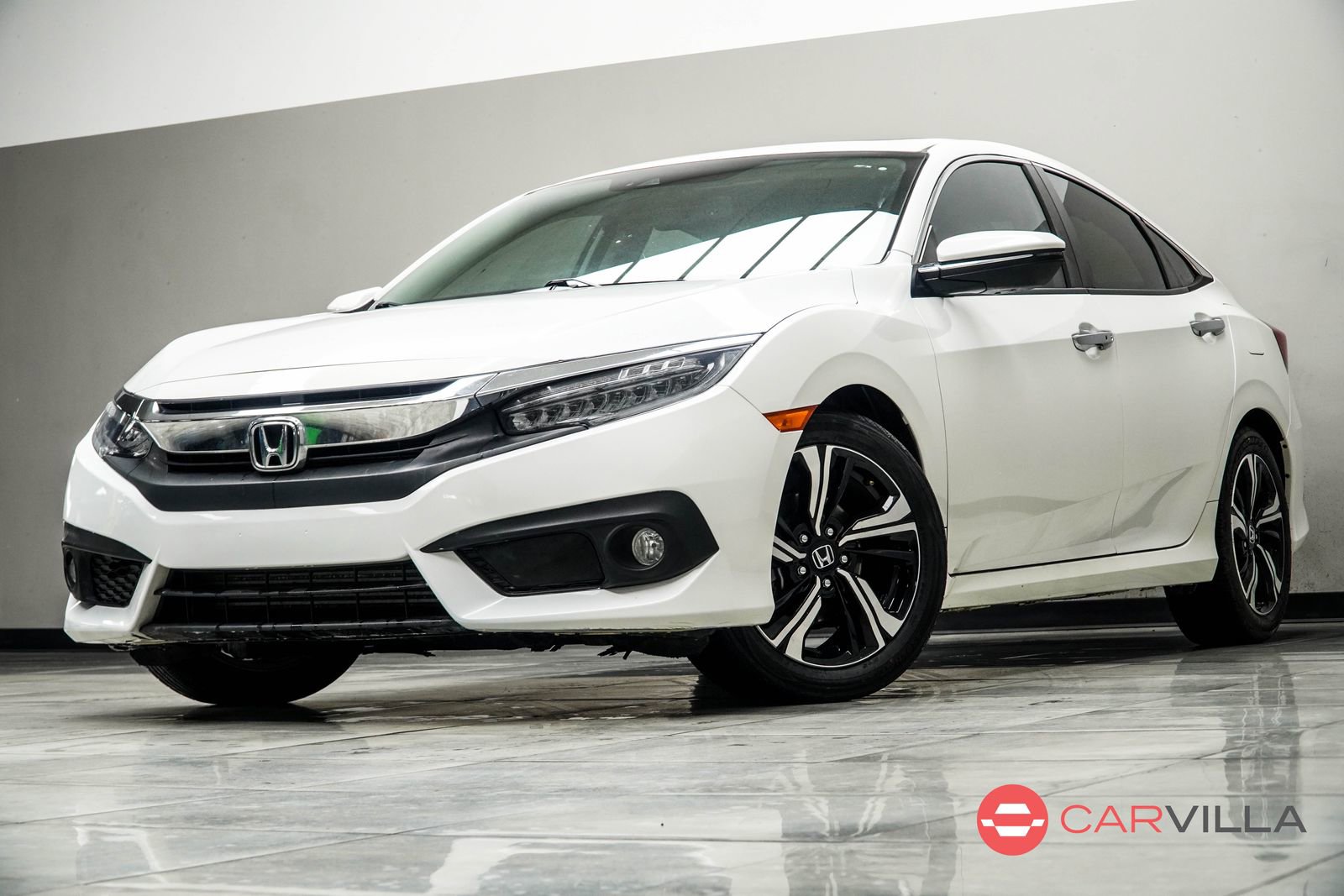 Used 2018 Honda Civic Touring image 1