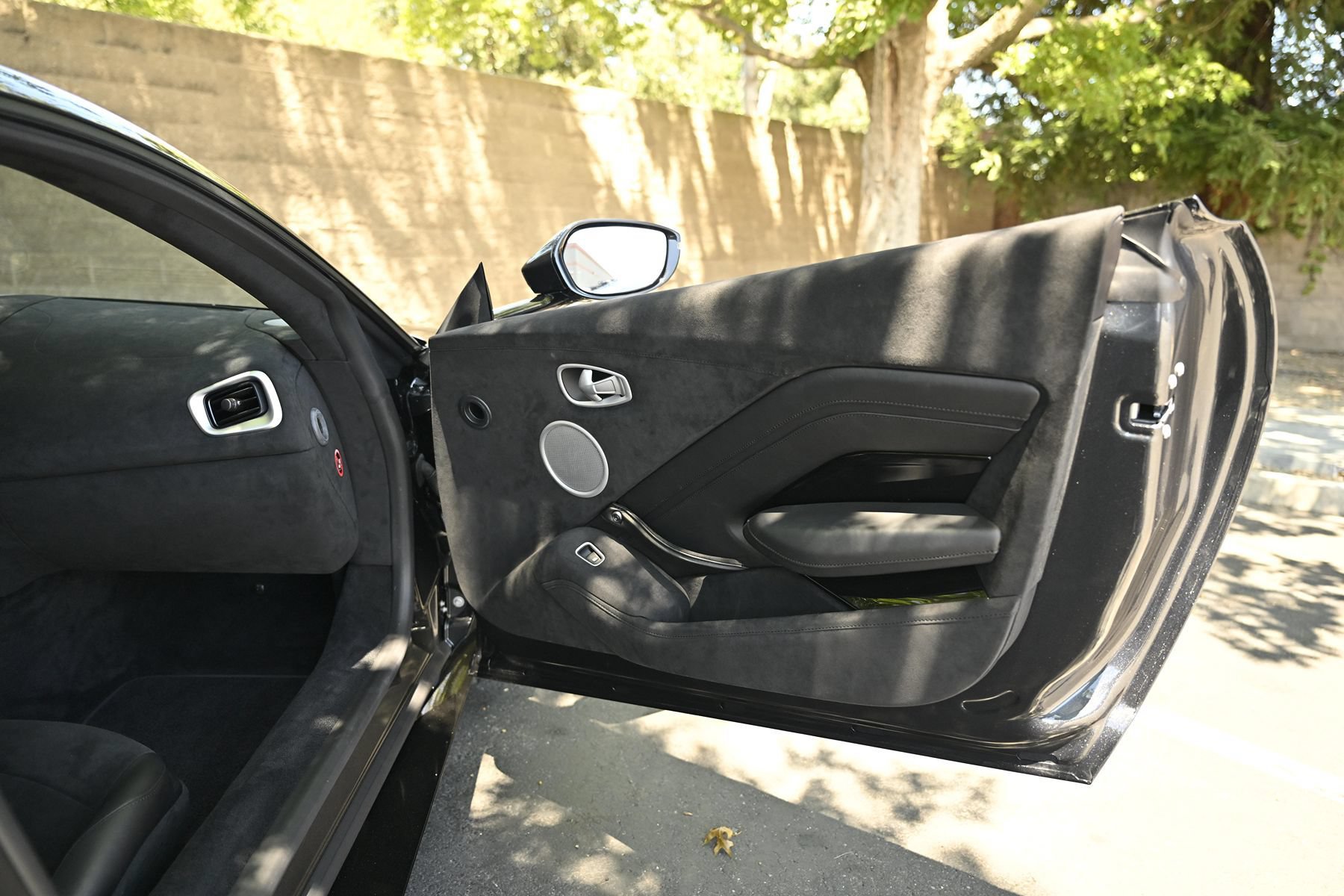 Used 2020 Aston Martin V8 Vantage Coupe RWD image 21