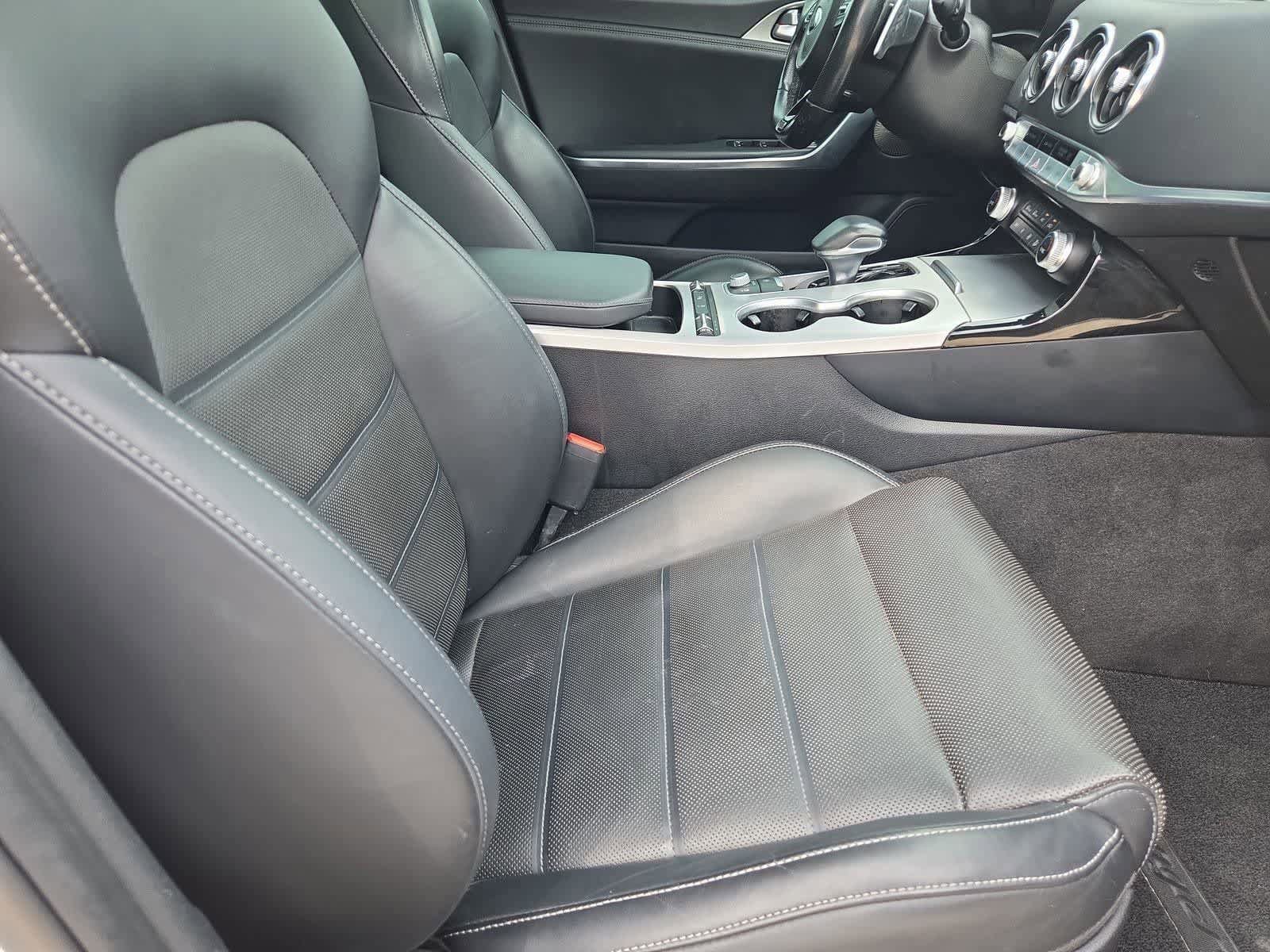 Used 2018 Kia Stinger GT2 RWD image 21