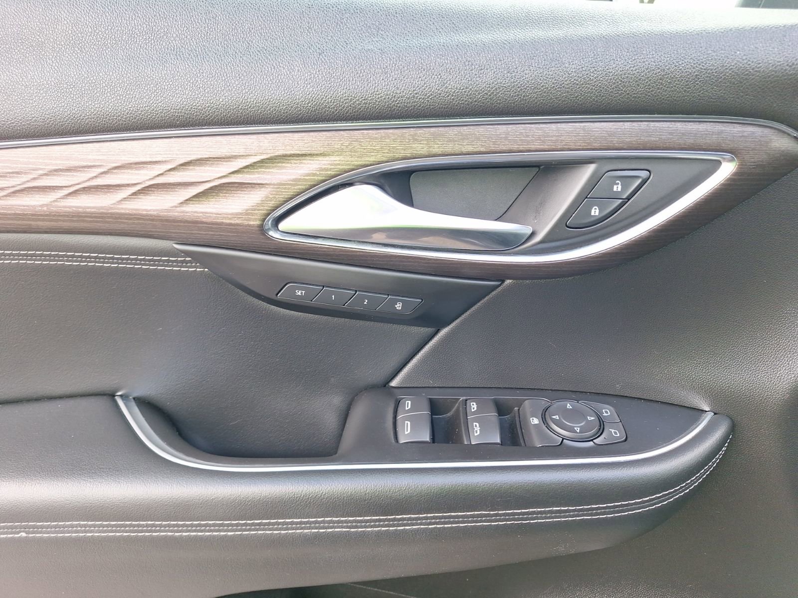 Used 2022 Buick Envision Avenir w/ Safety Package image 18