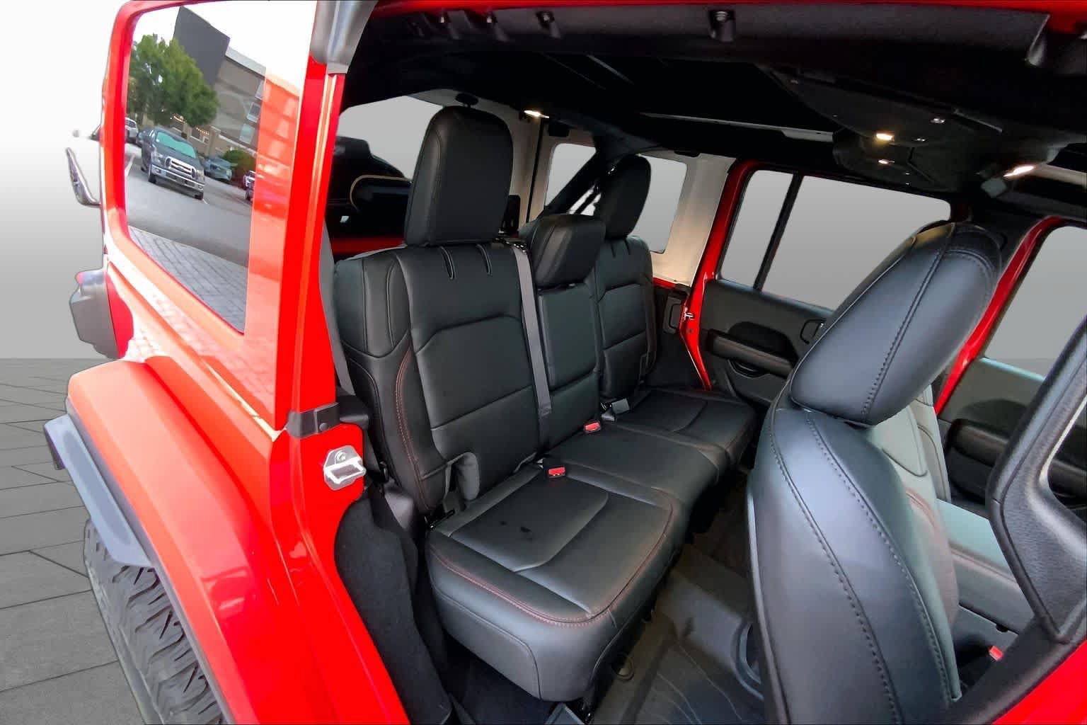 Used 2026 Jeep Wrangler Unlimited Rubicon AWD/4WD image 18