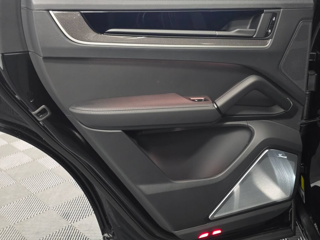 New 2026 Porsche Cayenne Turbo AWD/4WD image 22