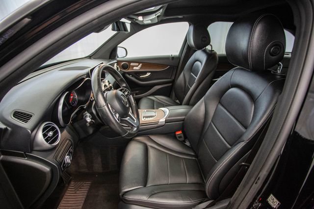Used 2020 Mercedes-Benz GLC 300 4MATIC w/ Parking Assistance Package image 18