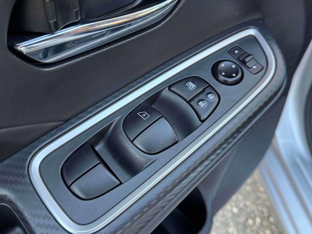 Used 2025 Nissan Versa SR w/ Trunk Package image 17