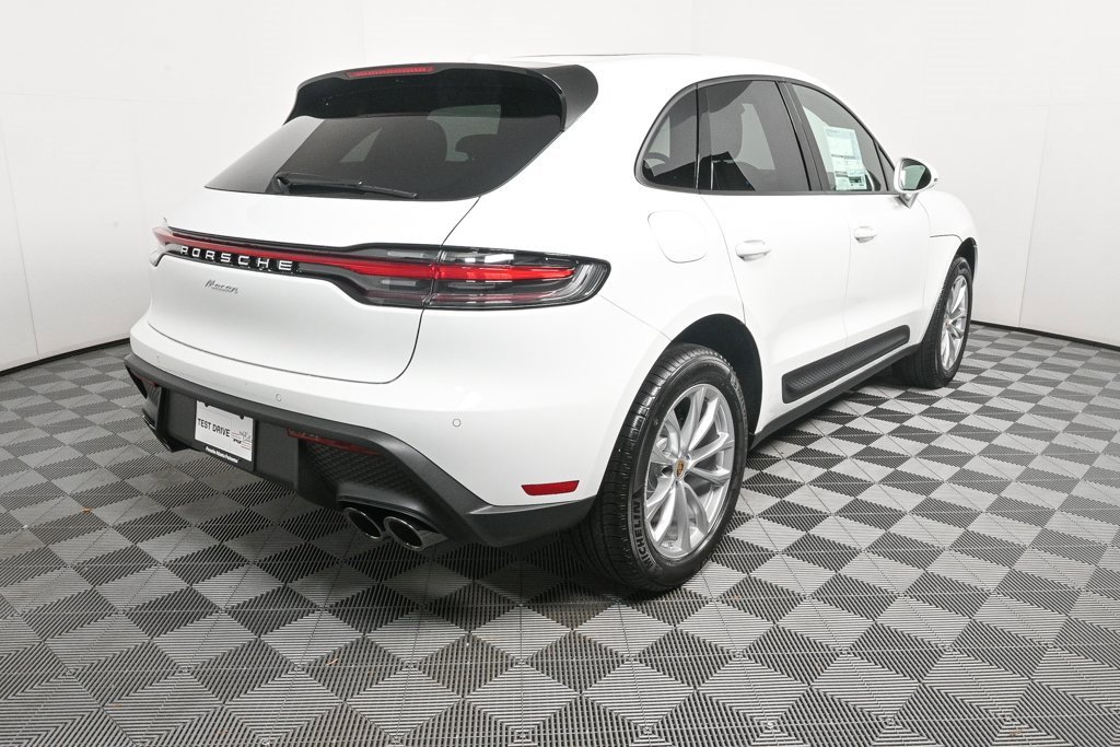Certified 2025 Porsche Macan image 28