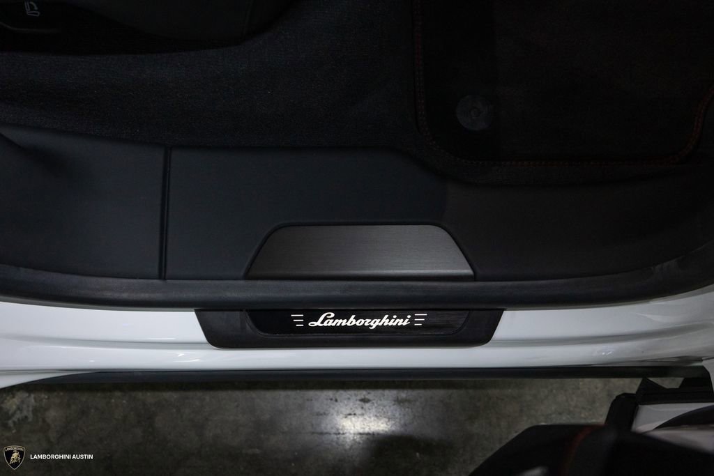 Used 2023 Lamborghini Urus Performante AWD/4WD image 41