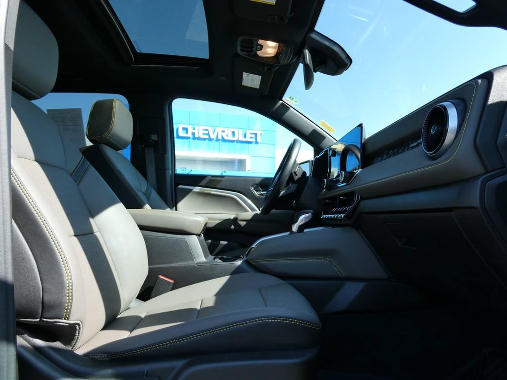 Certified 2025 Chevrolet Colorado ZR2 w/ Technology Package AWD/4WD image 16