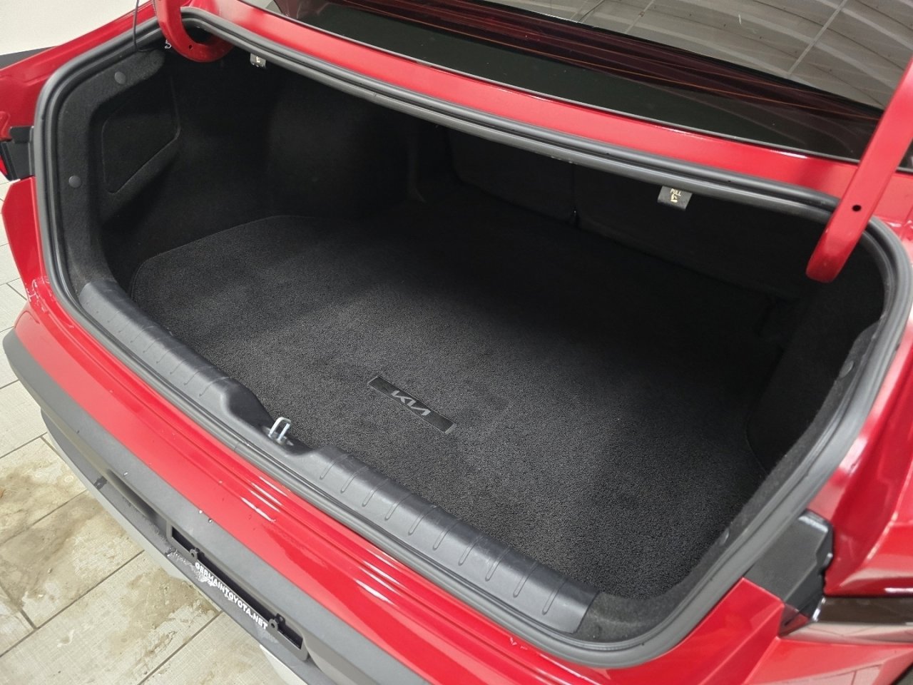 Used 2025 Kia K4 EX image 16