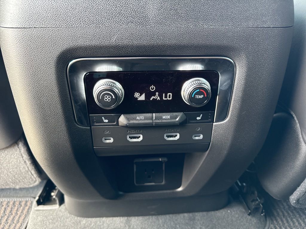 Used 2023 GMC Yukon Denali Ultimate image 14