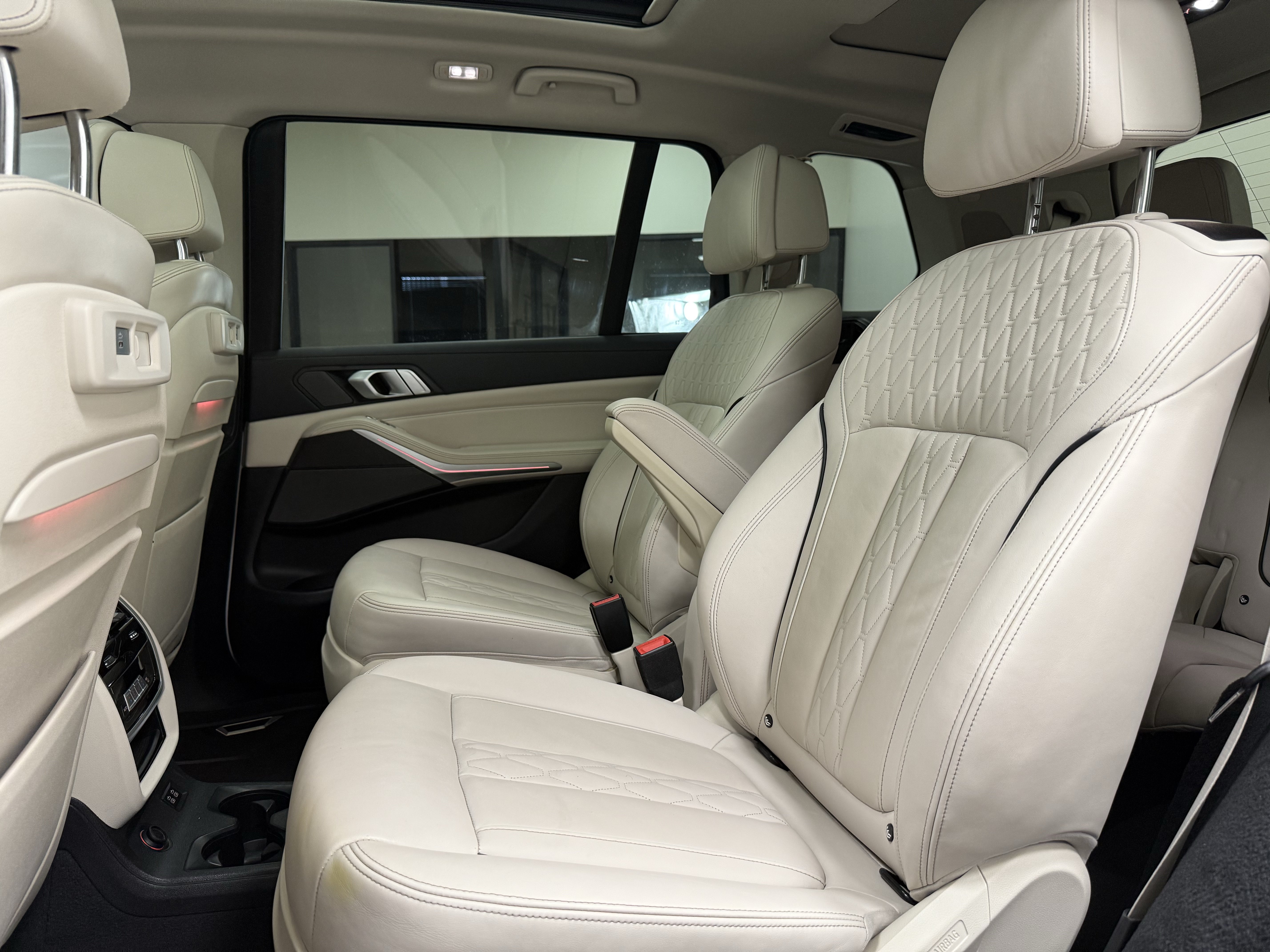 Used 2020 BMW X7 xDrive40i w/ Executive Package AWD/4WD image 16
