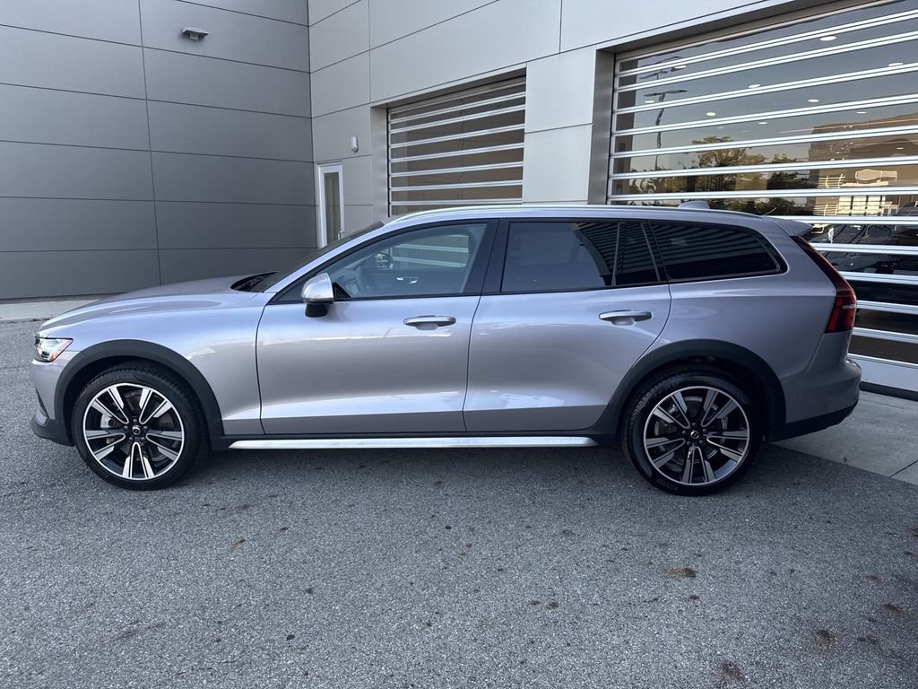 Used 2026 Volvo V60 B5 Cross Country Ultra w/ Climate Package AWD/4WD image 4