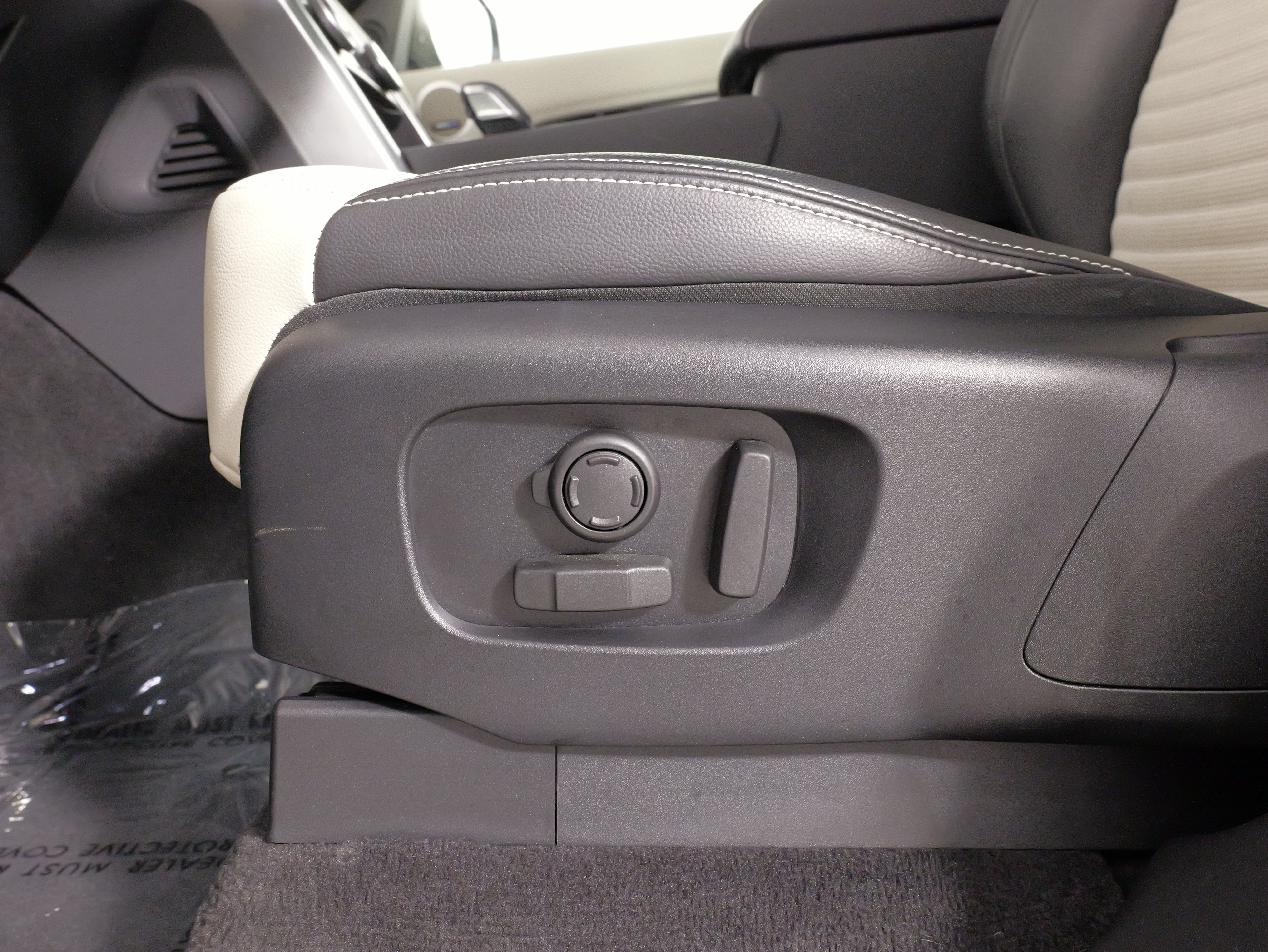 Used 2023 Land Rover Discovery S R-Dynamic AWD/4WD image 43