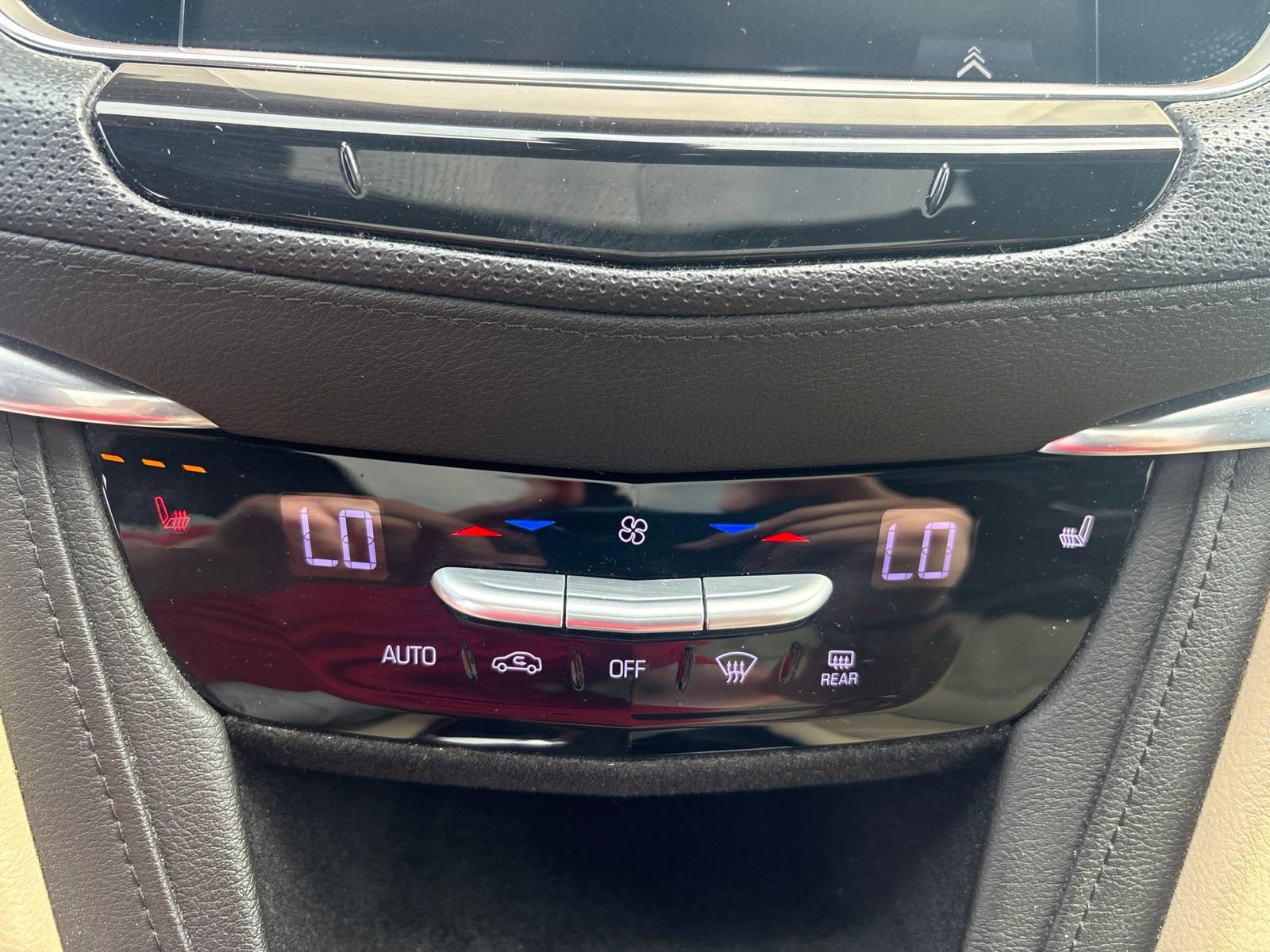 Used 2017 Cadillac XT5 Luxury w/ Driver Awareness Package AWD/4WD image 32