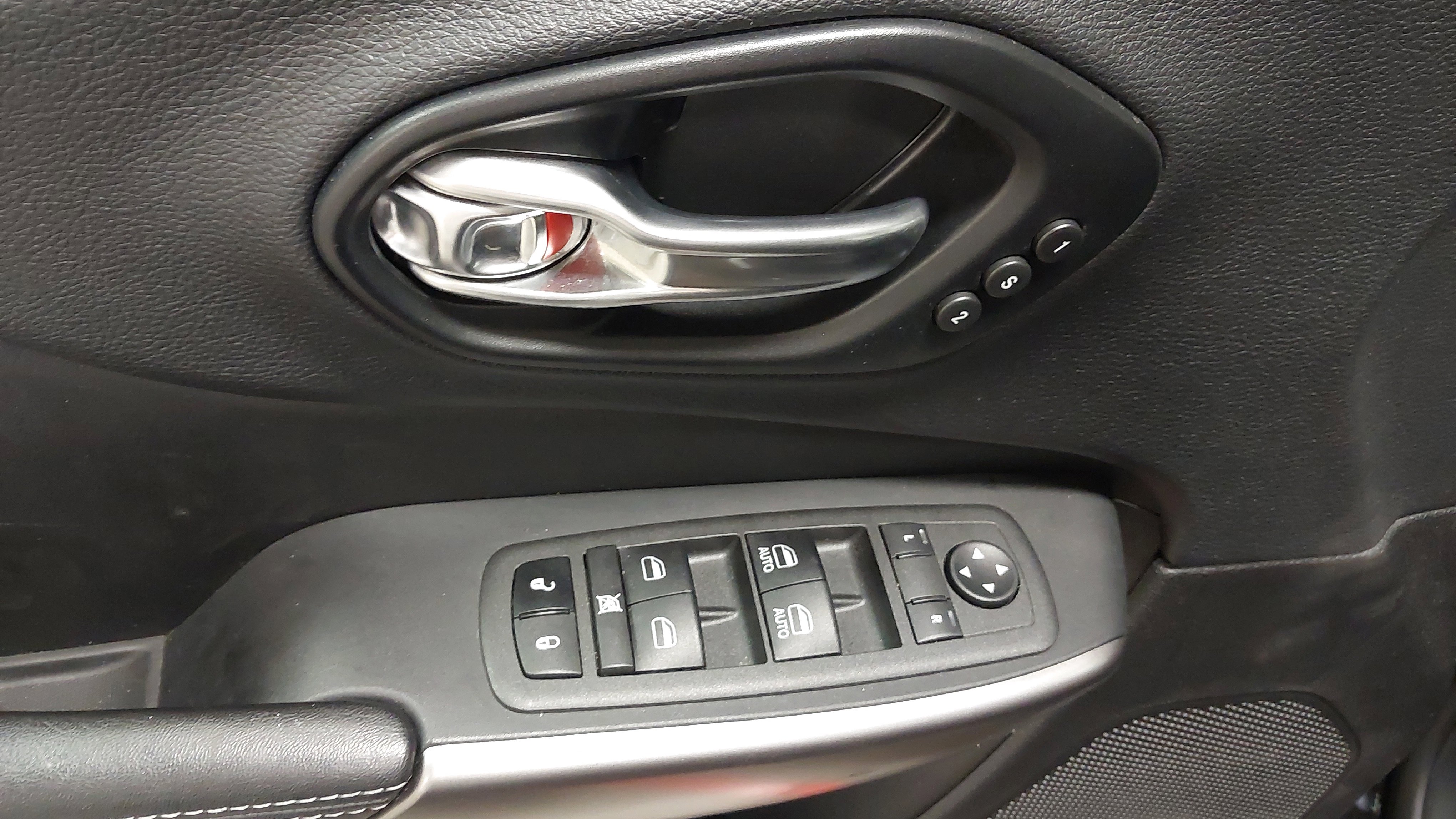 Used 2022 Jeep Cherokee Limited image 25