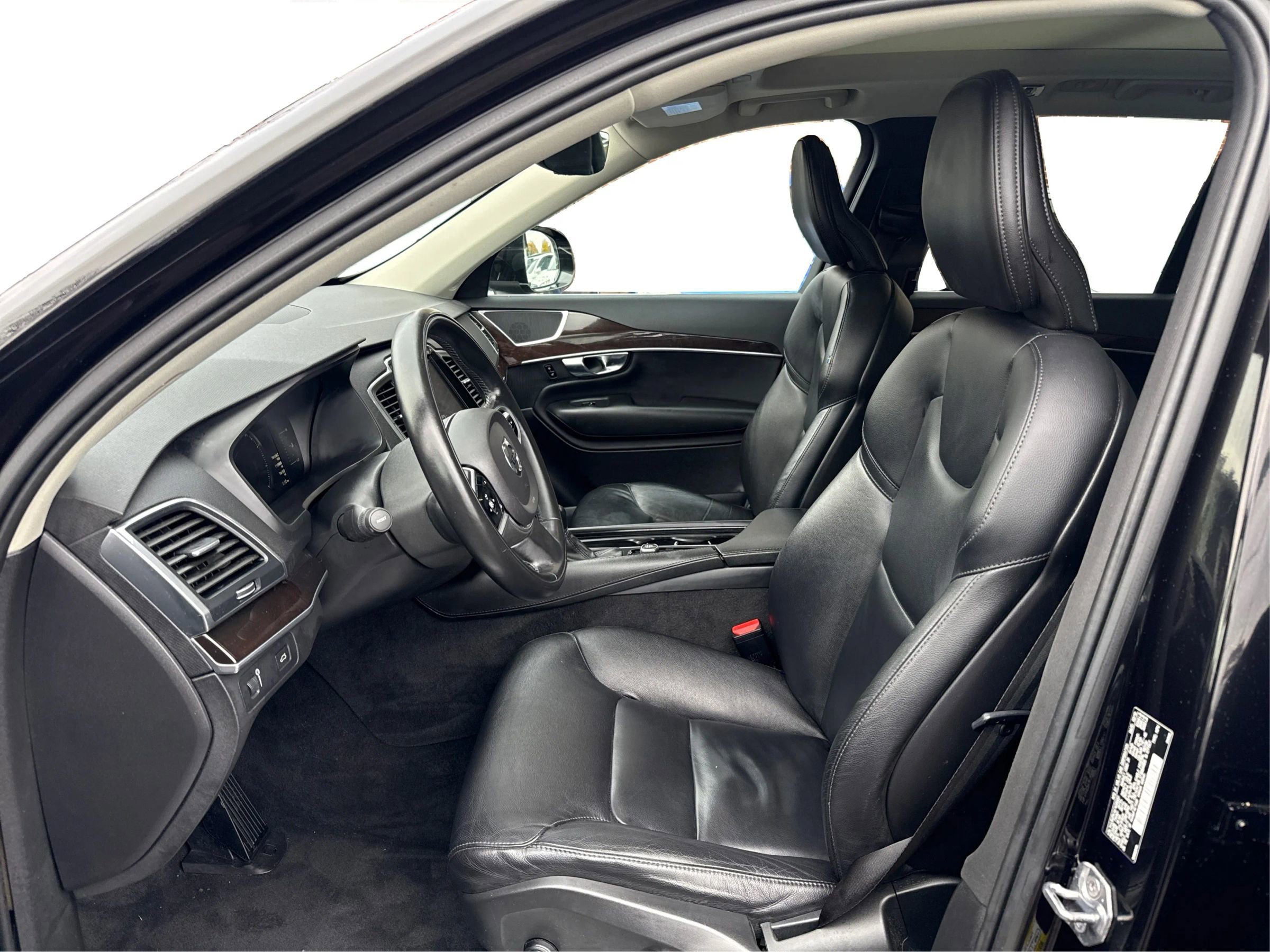 Used 2019 Volvo XC90 T5 Momentum w/ Protection Package image 9