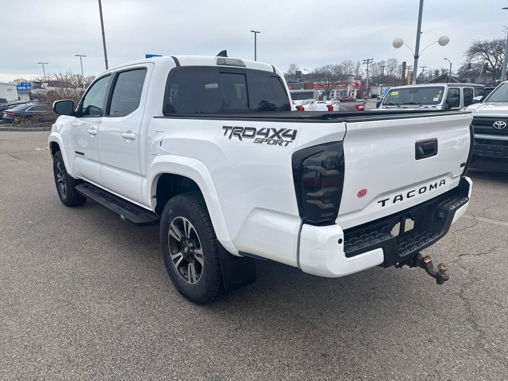 Used 2018 Toyota Tacoma TRD Sport w/ Technology Package image 5