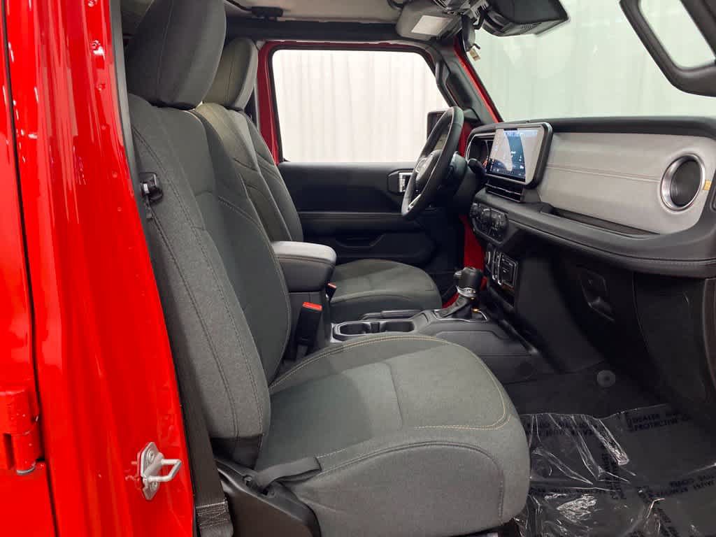Used 2025 Jeep Wrangler Unlimited Sahara AWD/4WD image 18