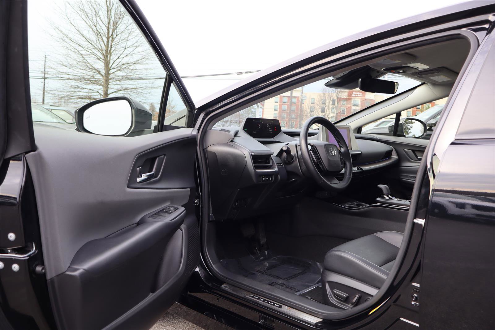 Used 2023 Toyota Prius XLE image 12