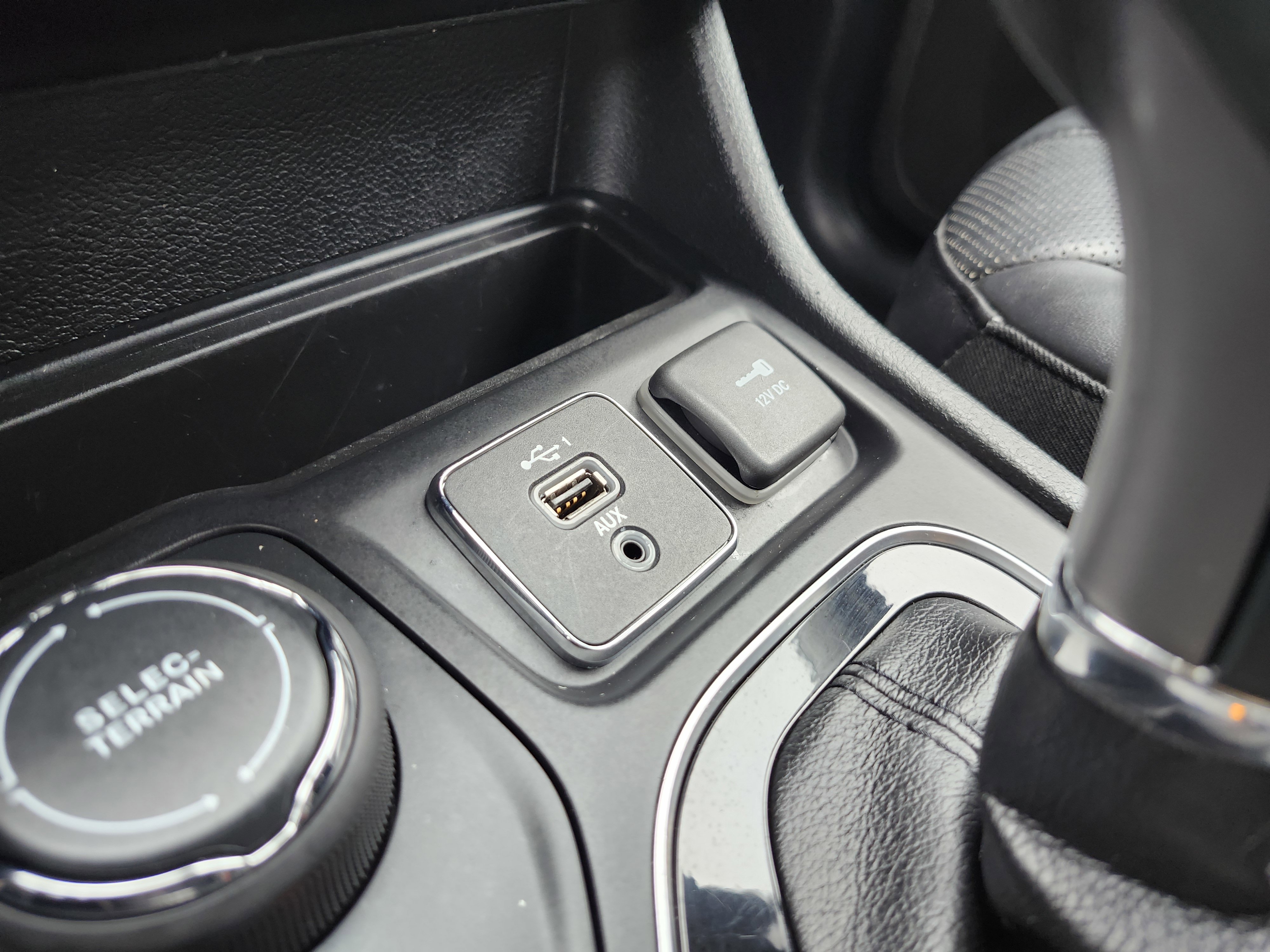 Used 2019 Jeep Cherokee Overland AWD/4WD image 10