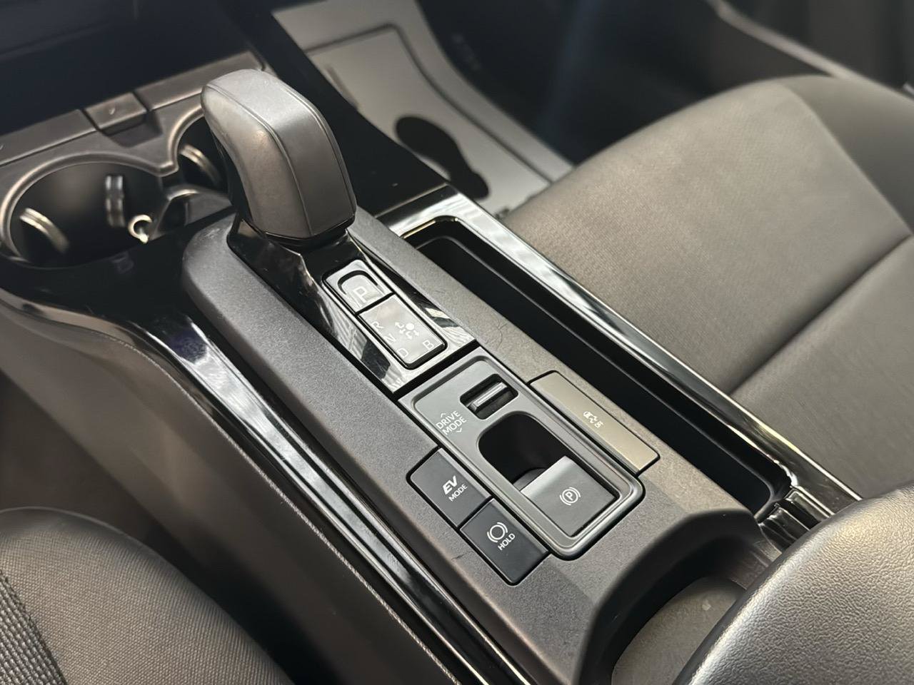 Used 2024 Toyota Prius LE FWD image 16