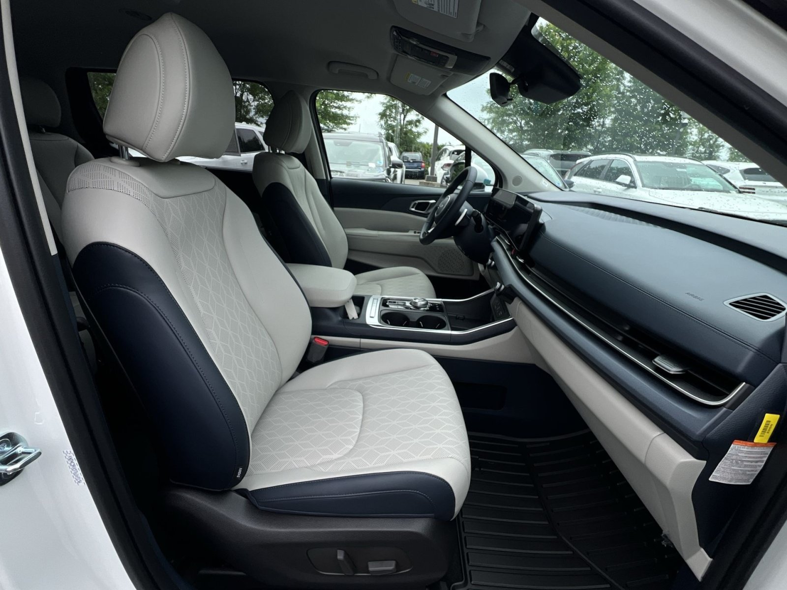 New 2026 Kia Carnival EX FWD image 44