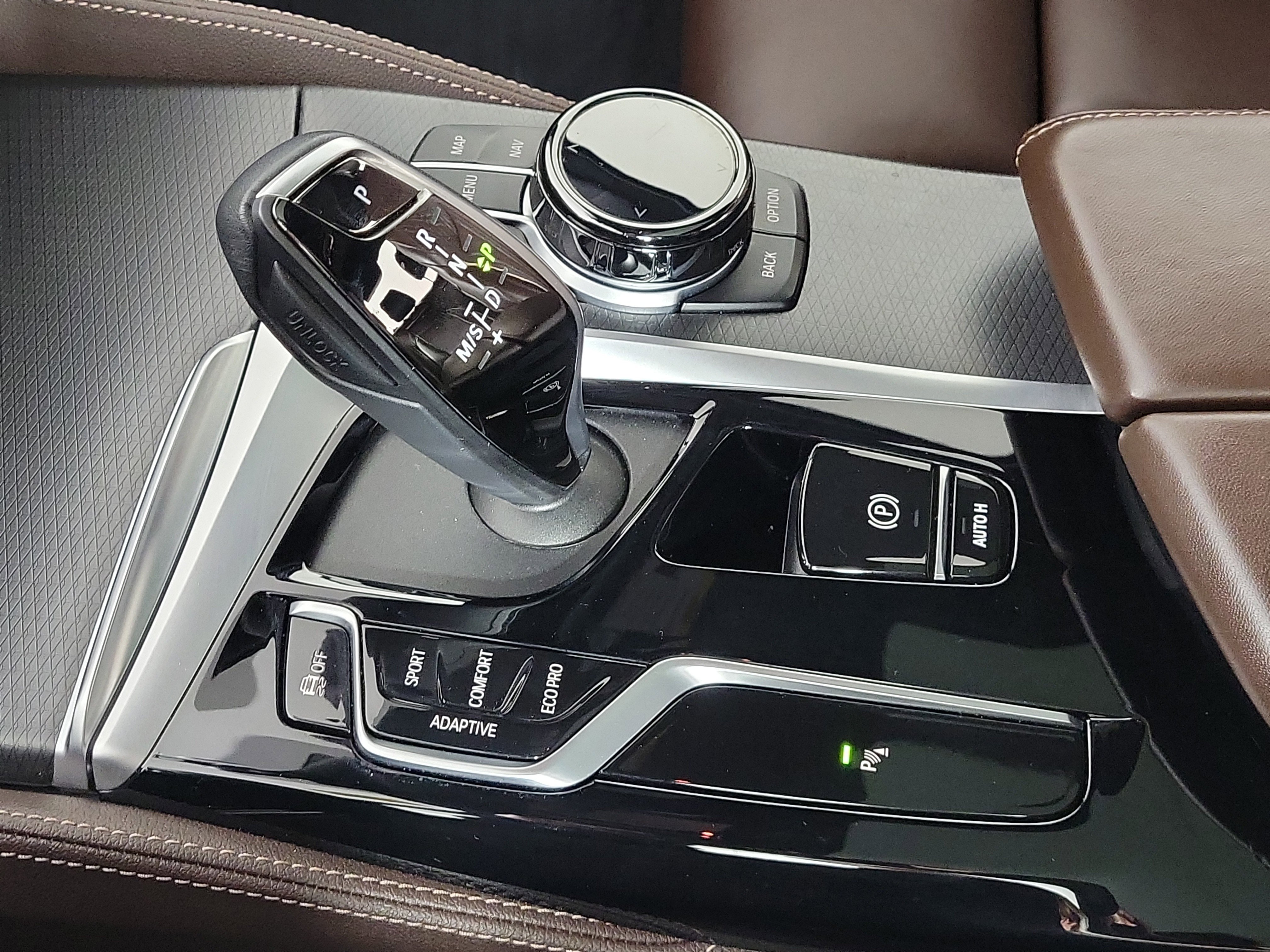 Used 2022 BMW M550i xDrive w/ Dynamic Handling Package image 22