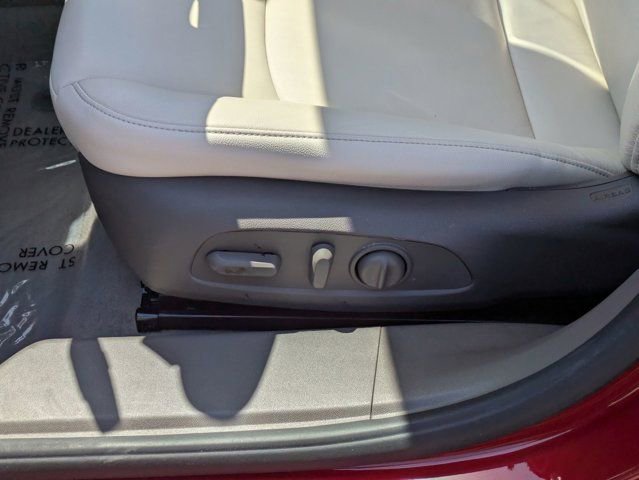 Used 2022 Chevrolet Malibu LT w/ Leather Package FWD image 17