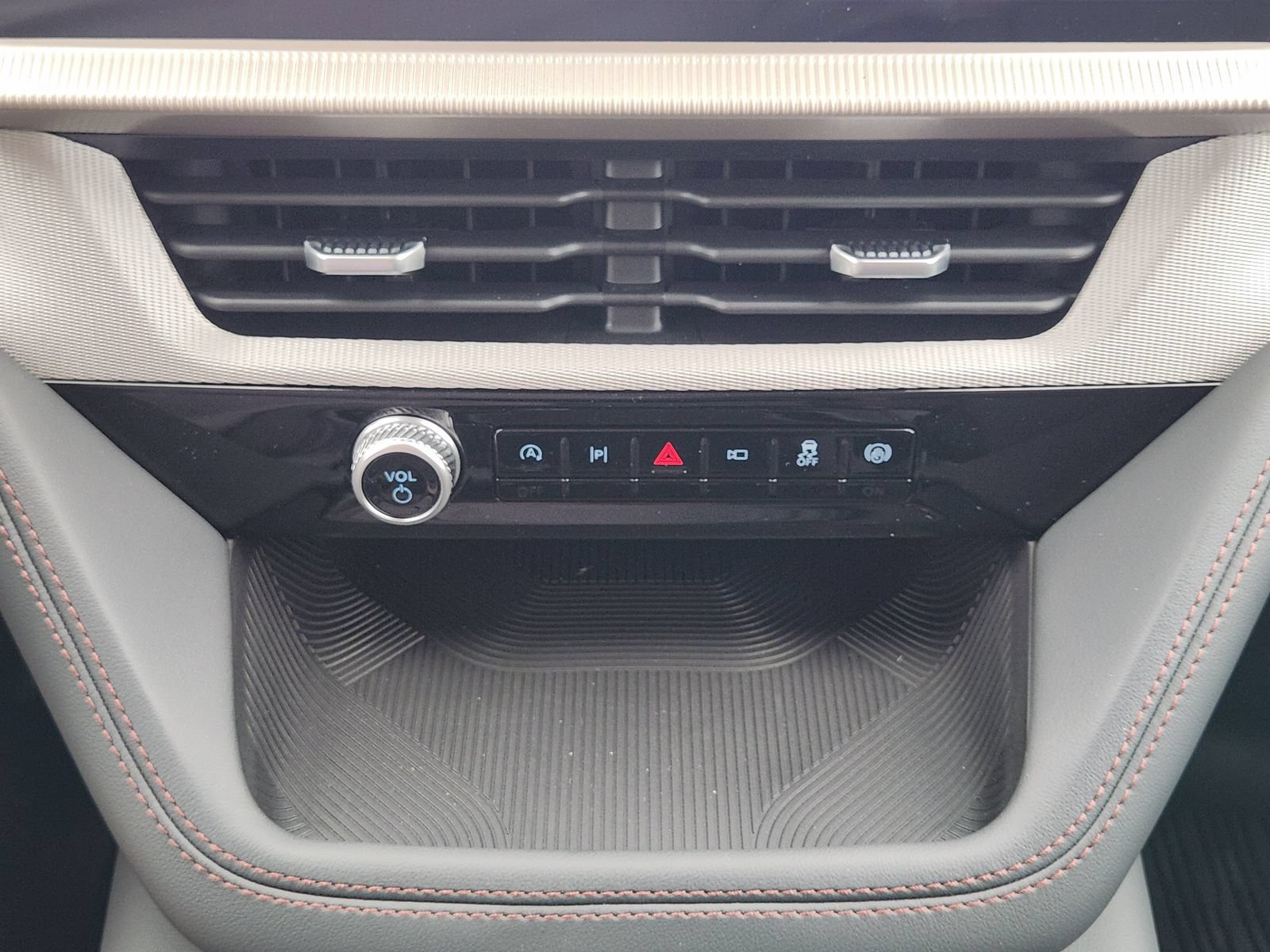New 2026 Ford Explorer Active RWD image 17
