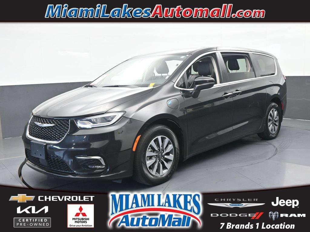 Used 2023 Chrysler Pacifica Touring-L