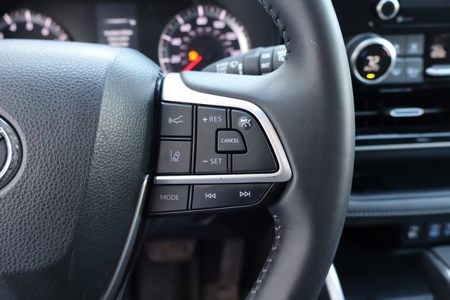 Used 2022 Toyota Highlander LE image 27