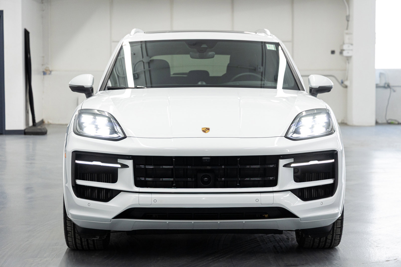 Used 2025 Porsche Cayenne S image 8