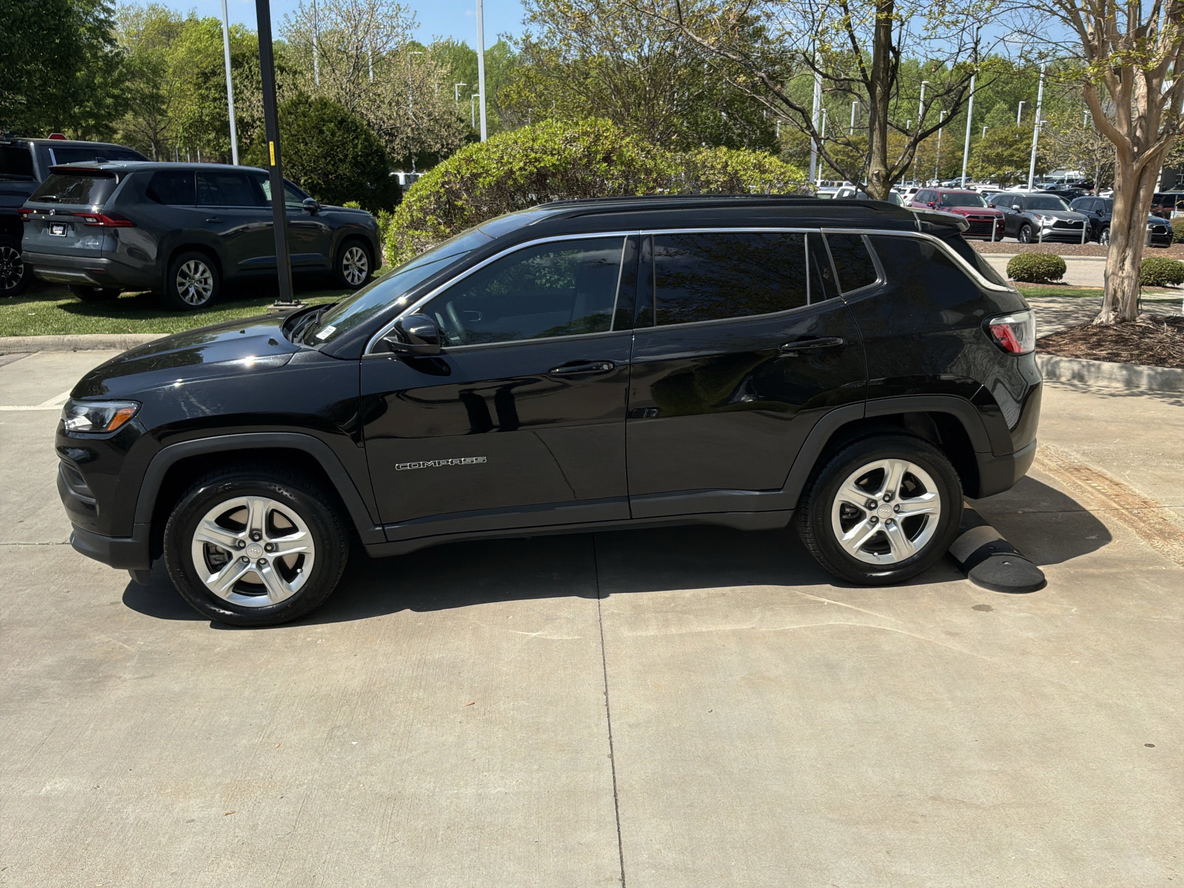 Used 2024 Jeep Compass Latitude w/ Convenience Group image 7
