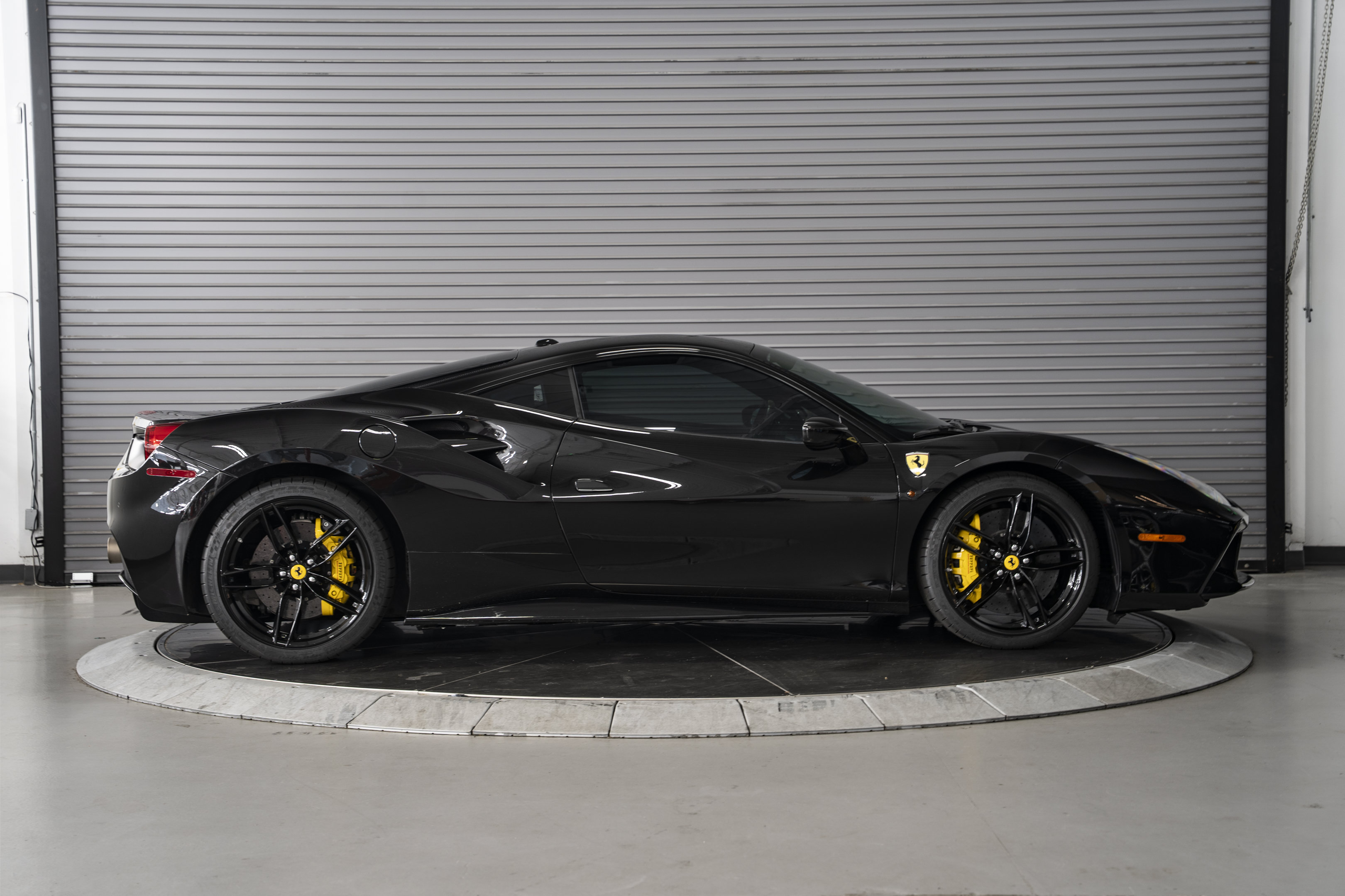 Used 2016 Ferrari 488 GTB RWD image 6