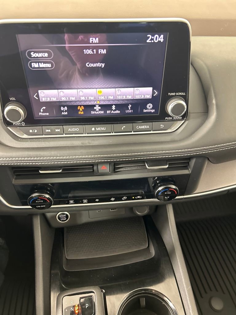 Used 2023 Nissan Rogue SV image 14