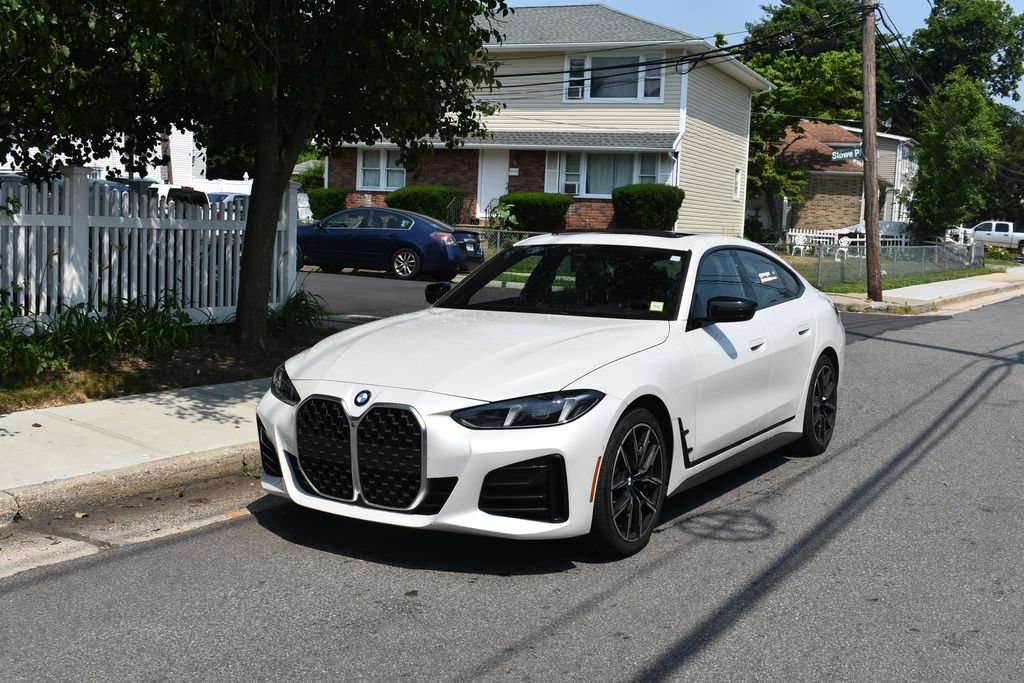 Used 2025 BMW 430i w/ M Sport Package RWD image 2