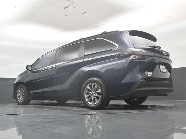 Used 2023 Toyota Sienna XLE FWD image 56